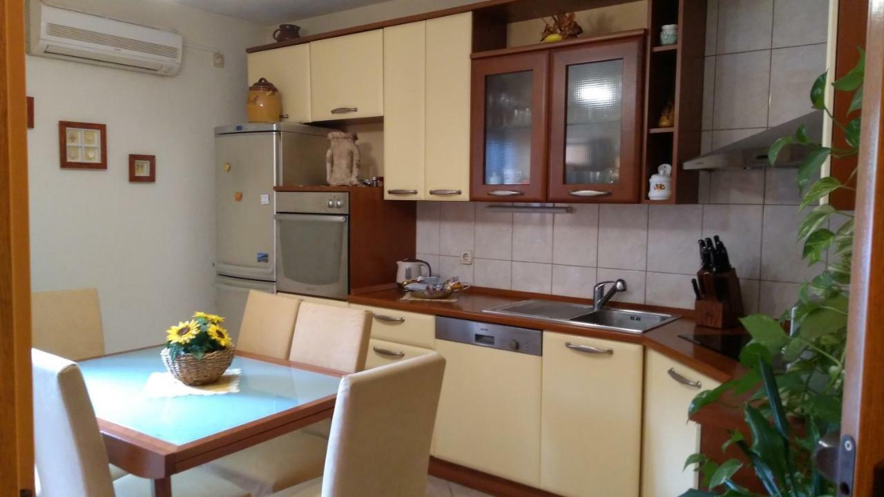 Apartment Tatjana Vis Exteriör bild